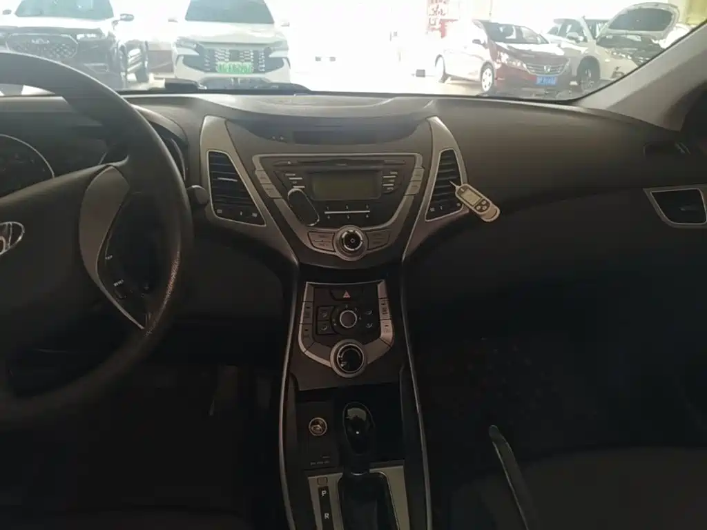 Hyundai Elantra Langdong — миниатюра 13