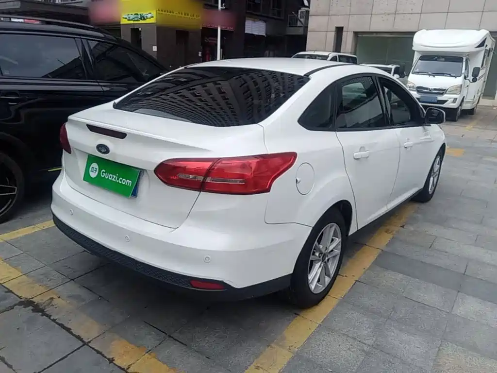 Ford Focus 2015 1.6L AT