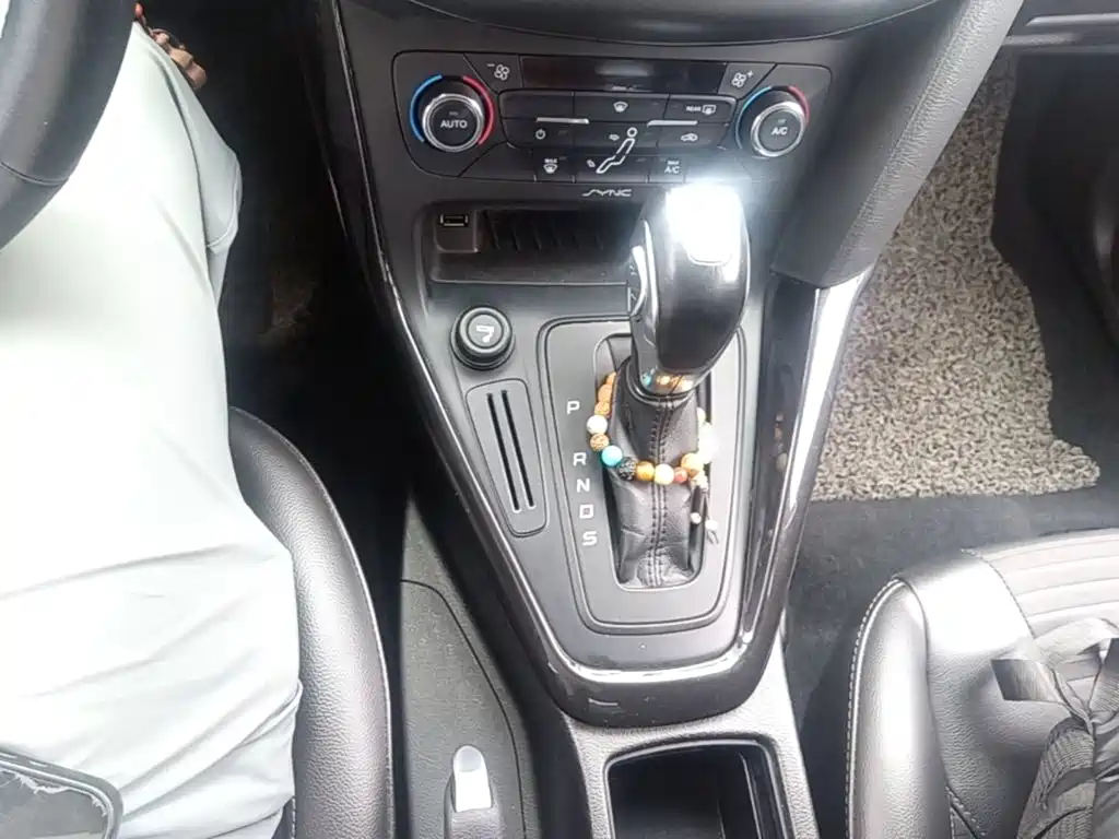 Ford Focus 2015 1.6L AT