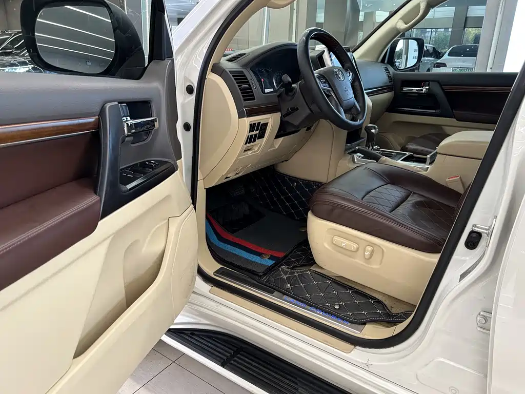 Toyota Land Cruiser — миниатюра 8