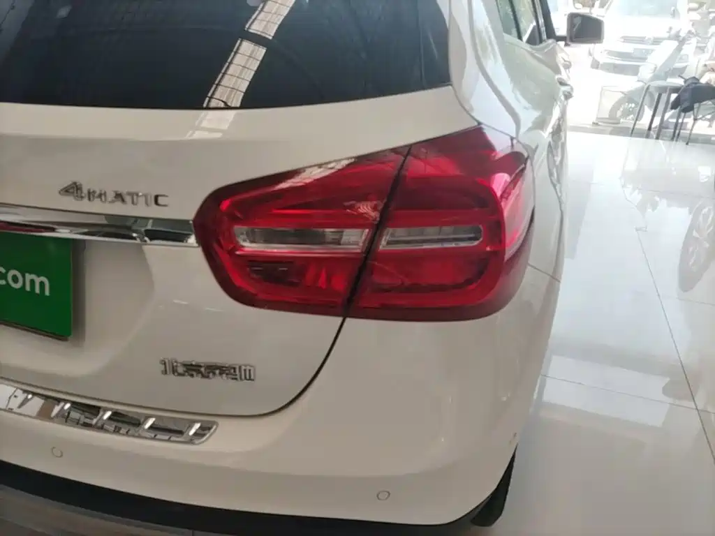 Mercedes-Benz GLA — миниатюра 8