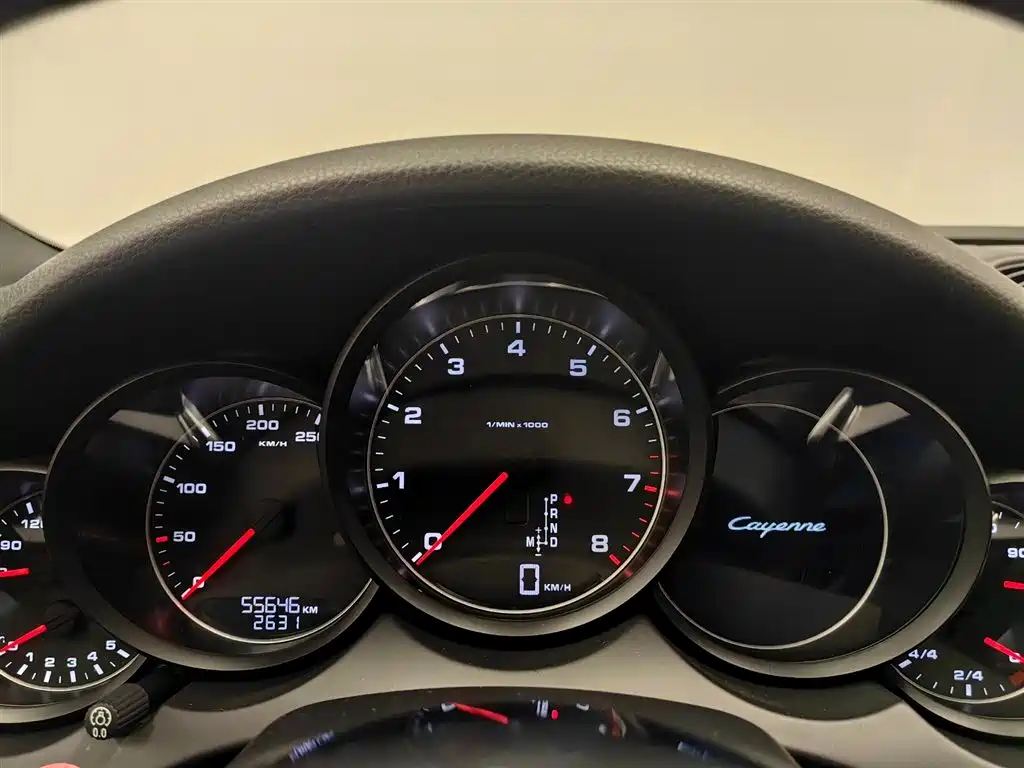 Porsche Cayenne — миниатюра 10