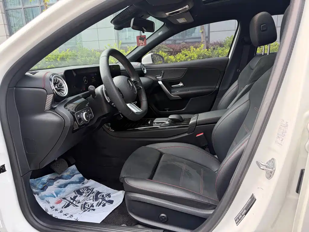 Mercedes-Benz A-Class — миниатюра 7