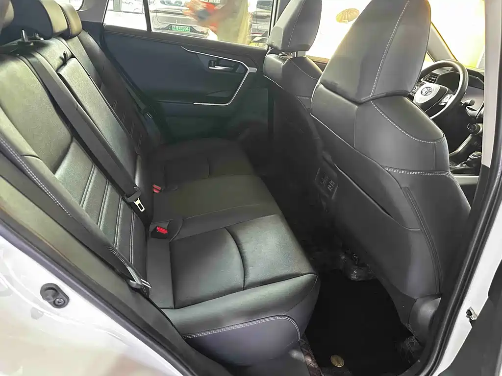 Toyota RAV4 — миниатюра 15