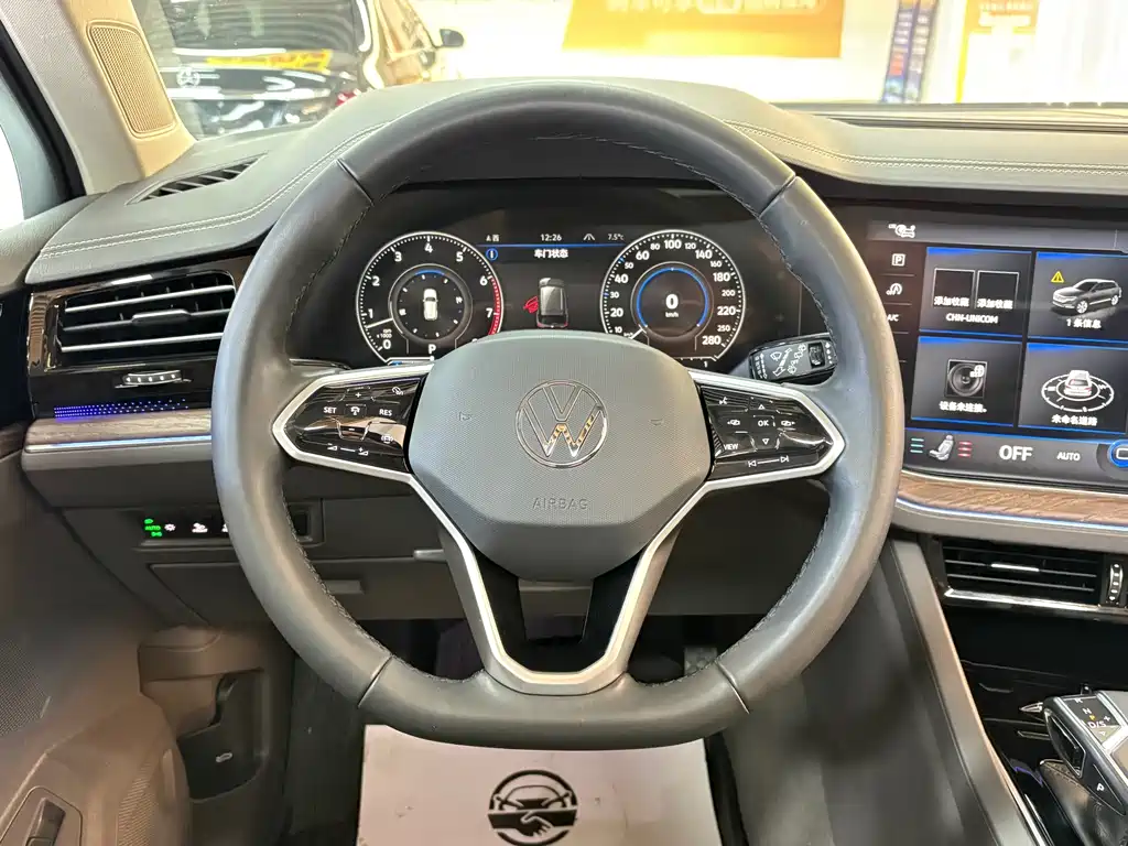 VOLKSWAGEN TOUAREG