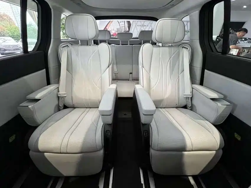 XPeng X9 — миниатюра 8