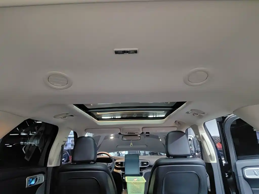 Ford Explorer — миниатюра 18