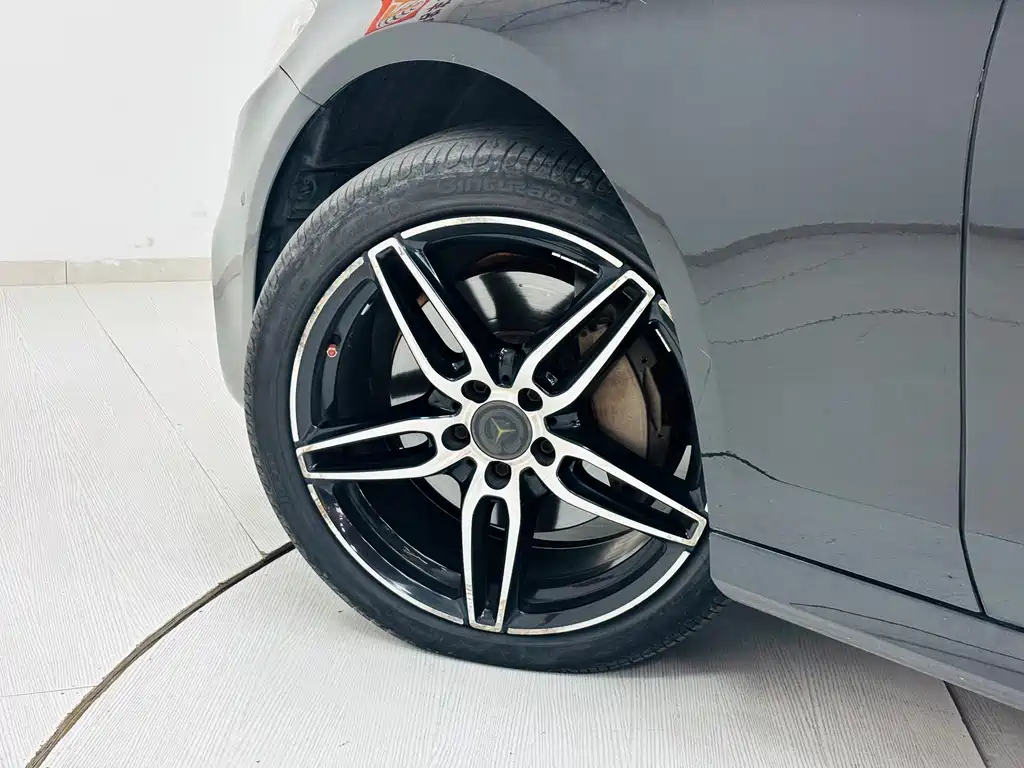 Mercedes-Benz E-Class — миниатюра 16