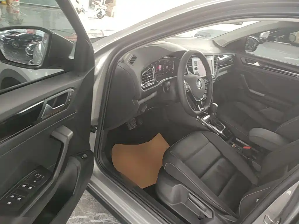 Volkswagen T-Roc — миниатюра 16