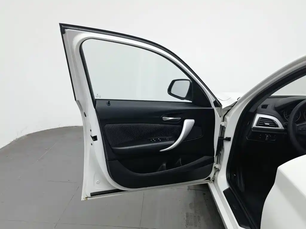 BMW 1 Series (Import) — миниатюра 8