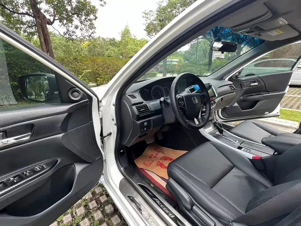 Honda Accord — миниатюра 11