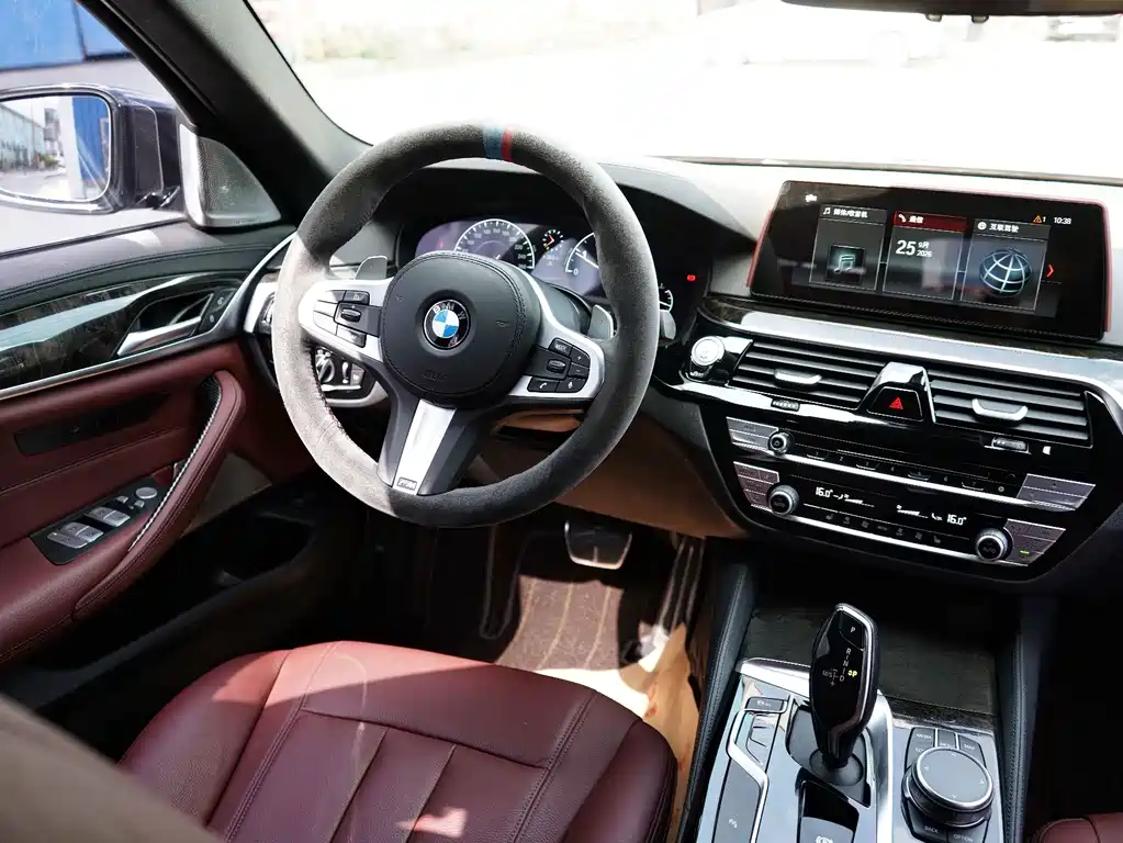 BMW 5 Series — миниатюра 12