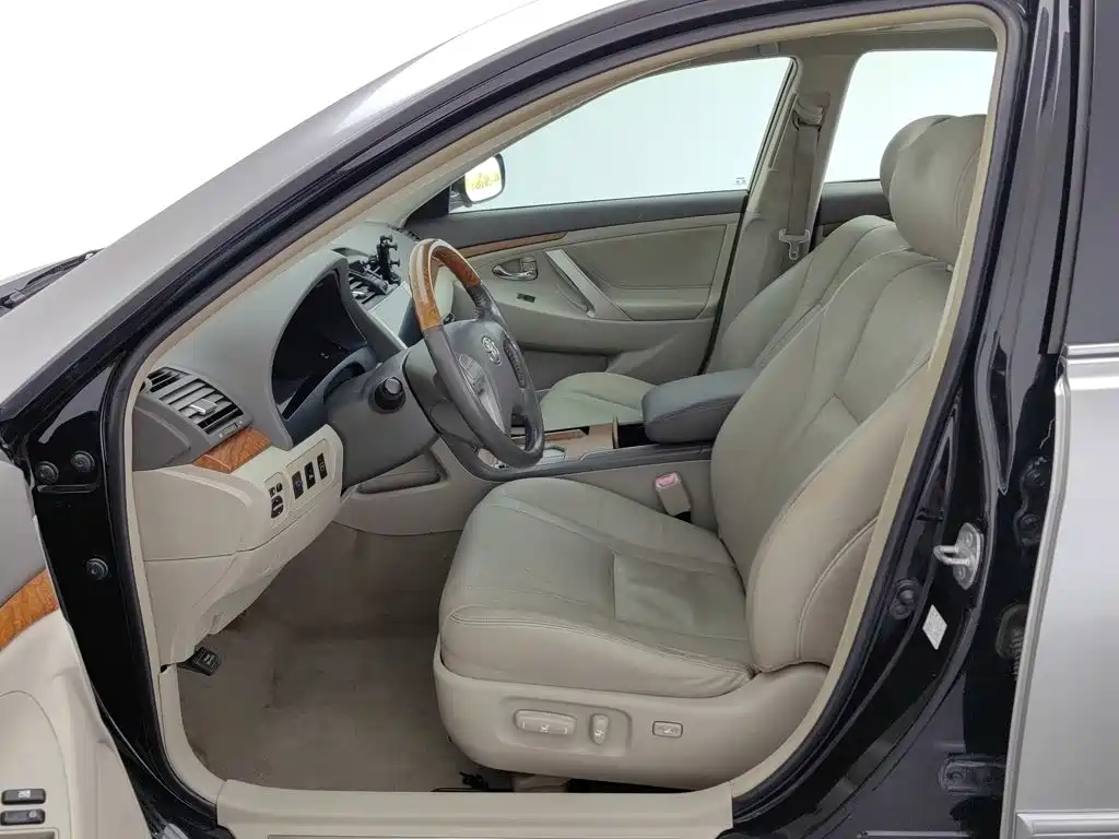 Toyota Camry — миниатюра 10