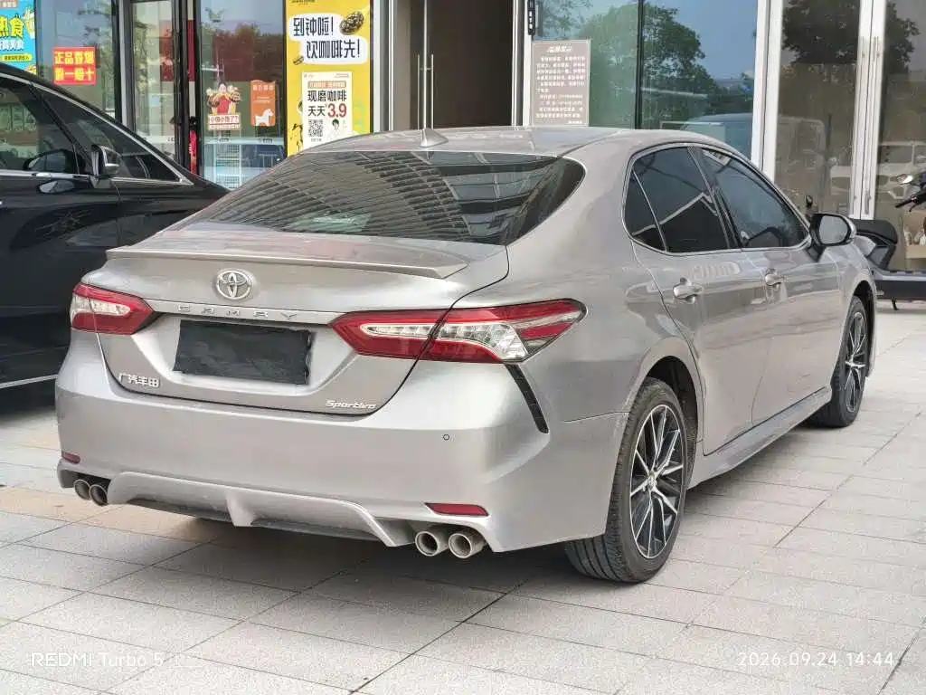 Toyota Camry — миниатюра 9