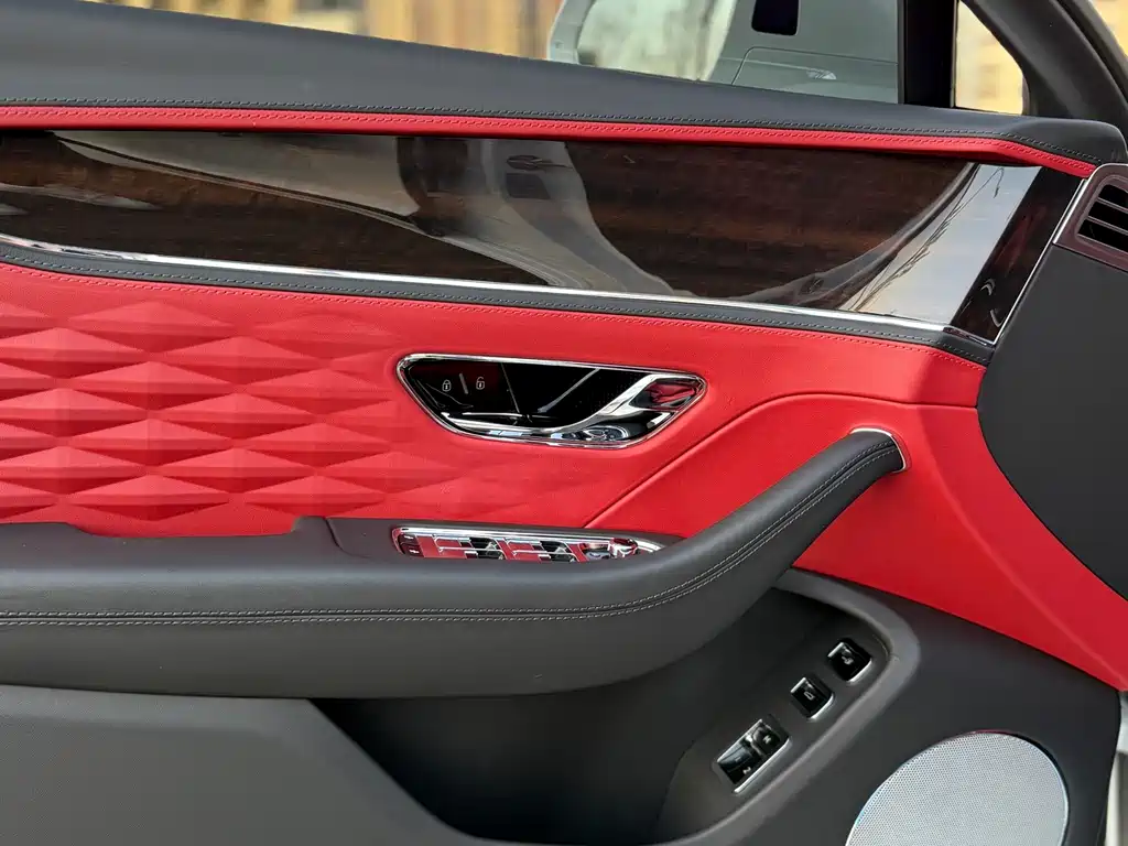 Bentley Flying Spur PHEV — миниатюра 13