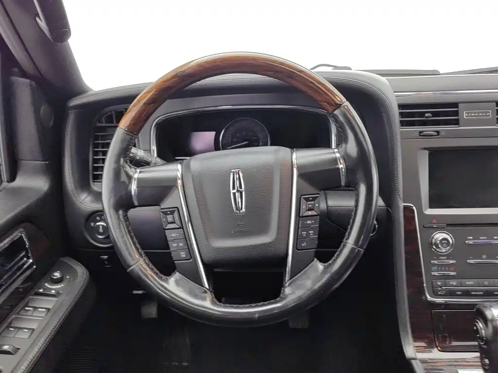 Lincoln Navigator — миниатюра 11