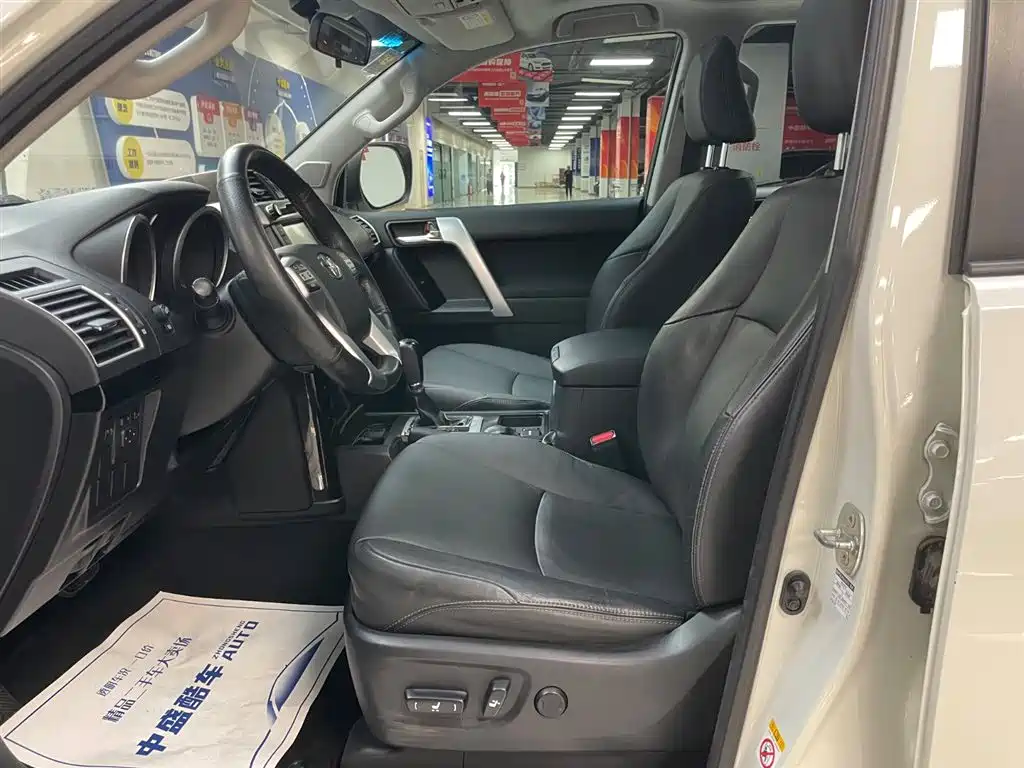 Toyota Land Cruiser Prado 2016 2.7L AT Standard