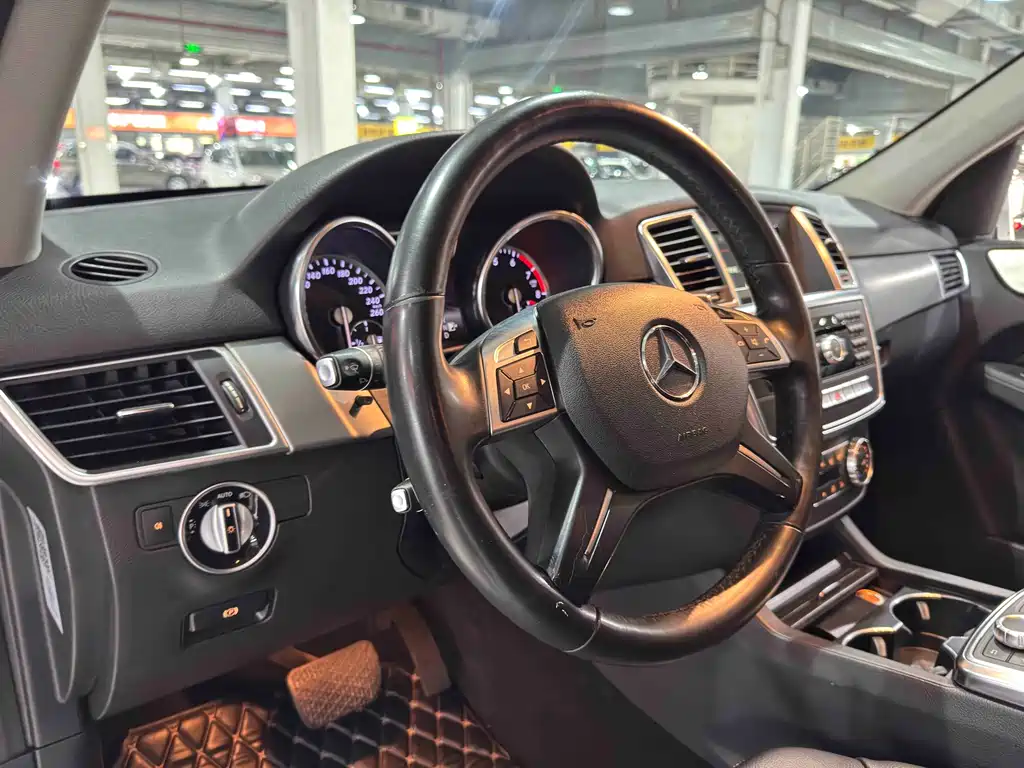 Mercedes-Benz M-Class — миниатюра 11