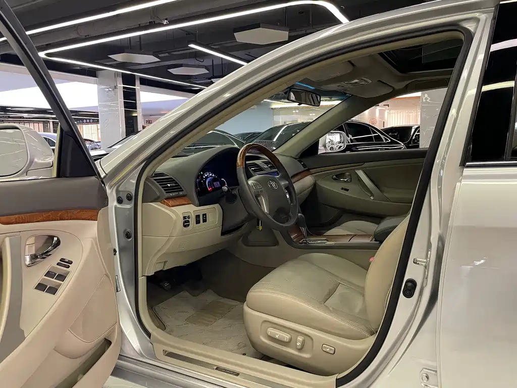 Toyota Camry — миниатюра 6