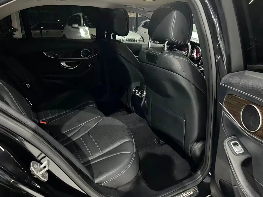 Mercedes-Benz C-Class — миниатюра 7