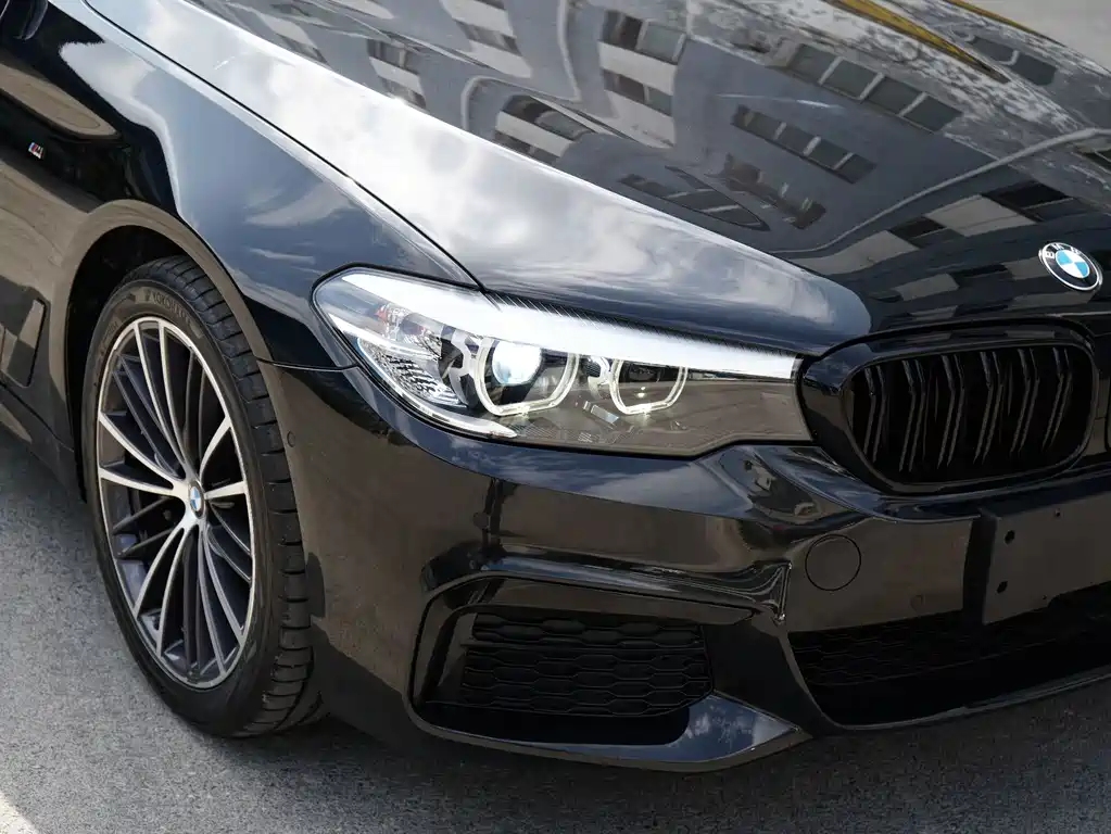BMW 5 Series — миниатюра 17