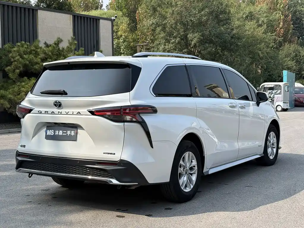 Toyota Granvia — миниатюра 4