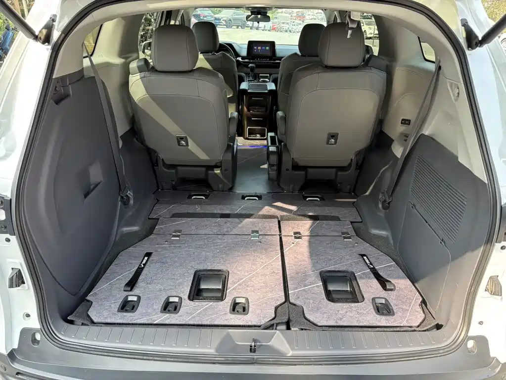 Toyota Granvia — миниатюра 15