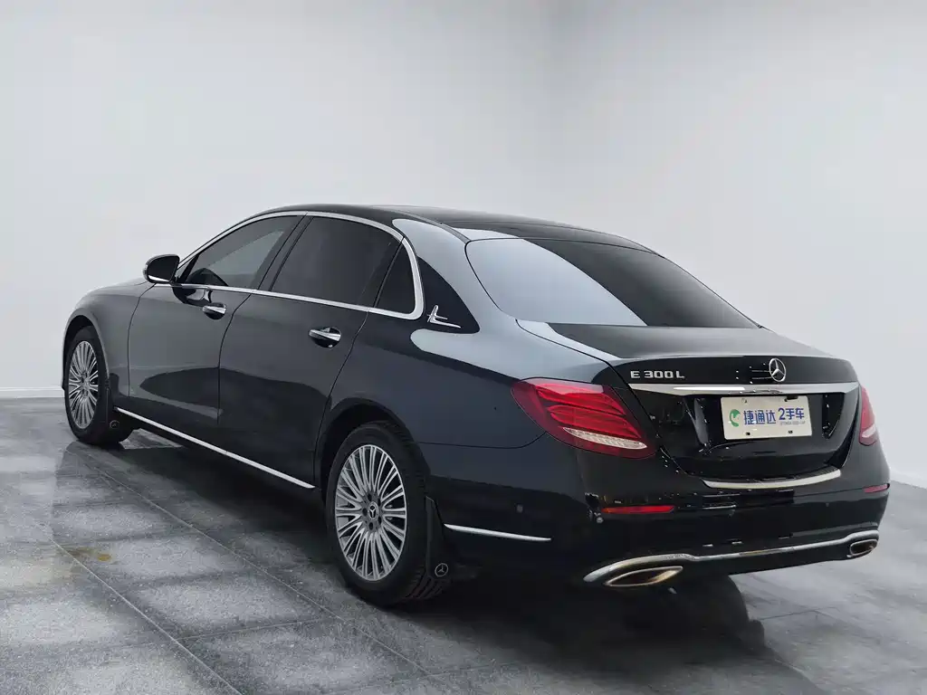 Mercedes-Benz E-Class — миниатюра 5