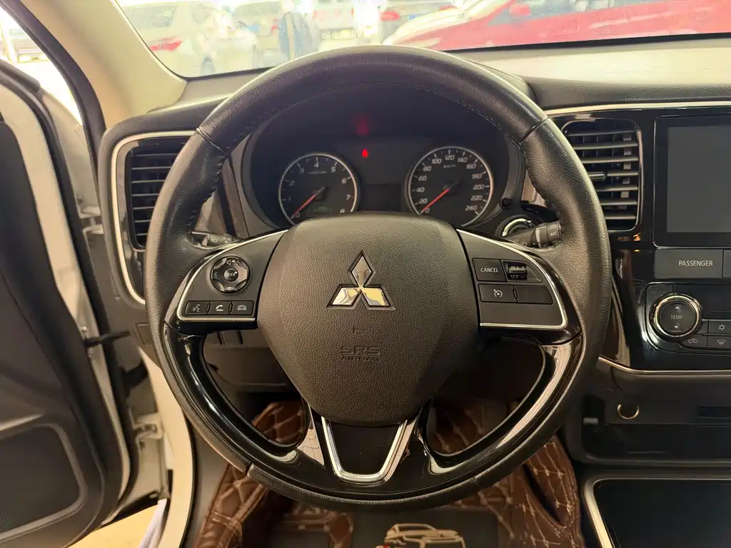 Mitsubishi Outlander — миниатюра 21