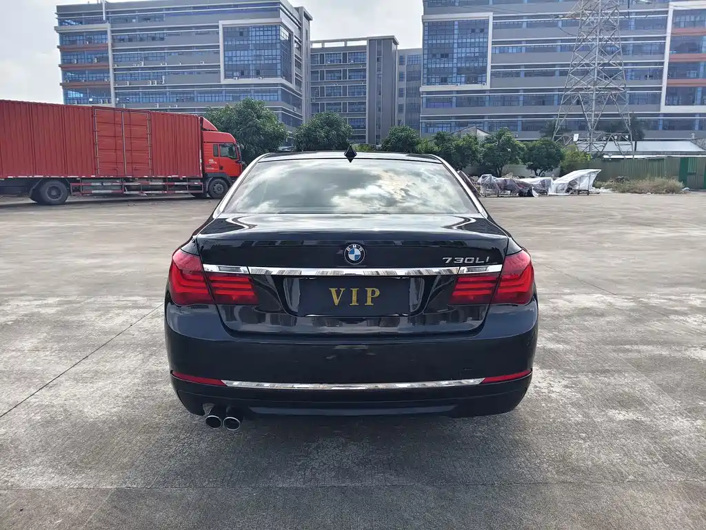 BMW 7 Series — миниатюра 5