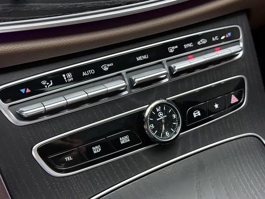 Mercedes-Benz E-Class — миниатюра 35