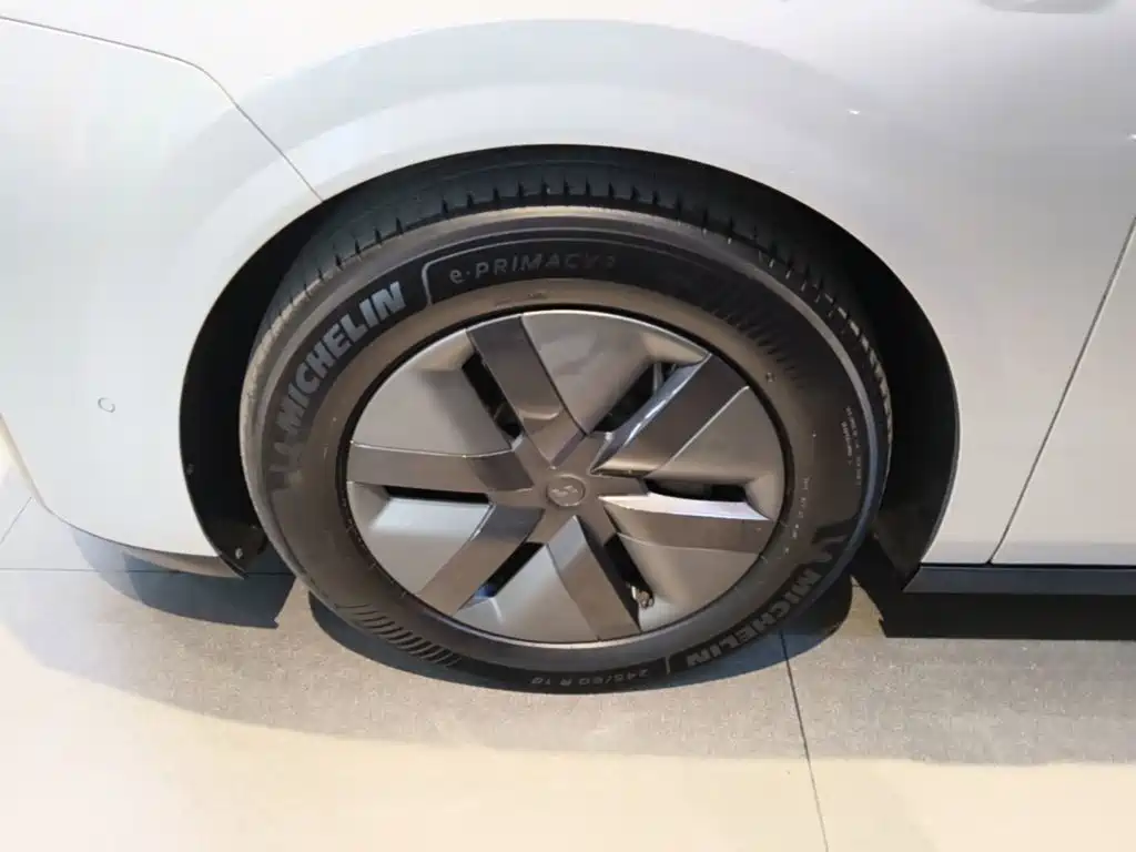 Li Auto Li MEGA — миниатюра 23