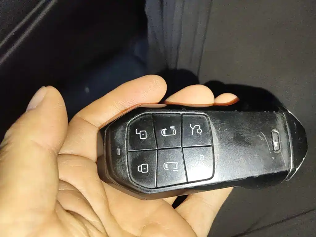 XPeng X9 — миниатюра 9
