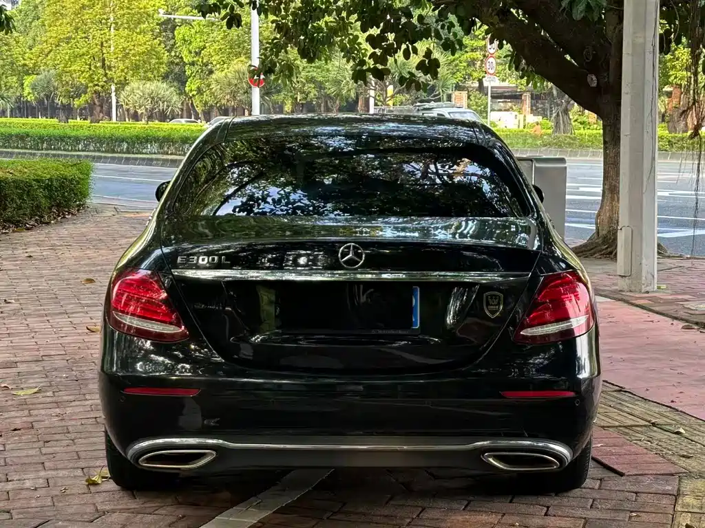 Mercedes-Benz E-Class — миниатюра 3