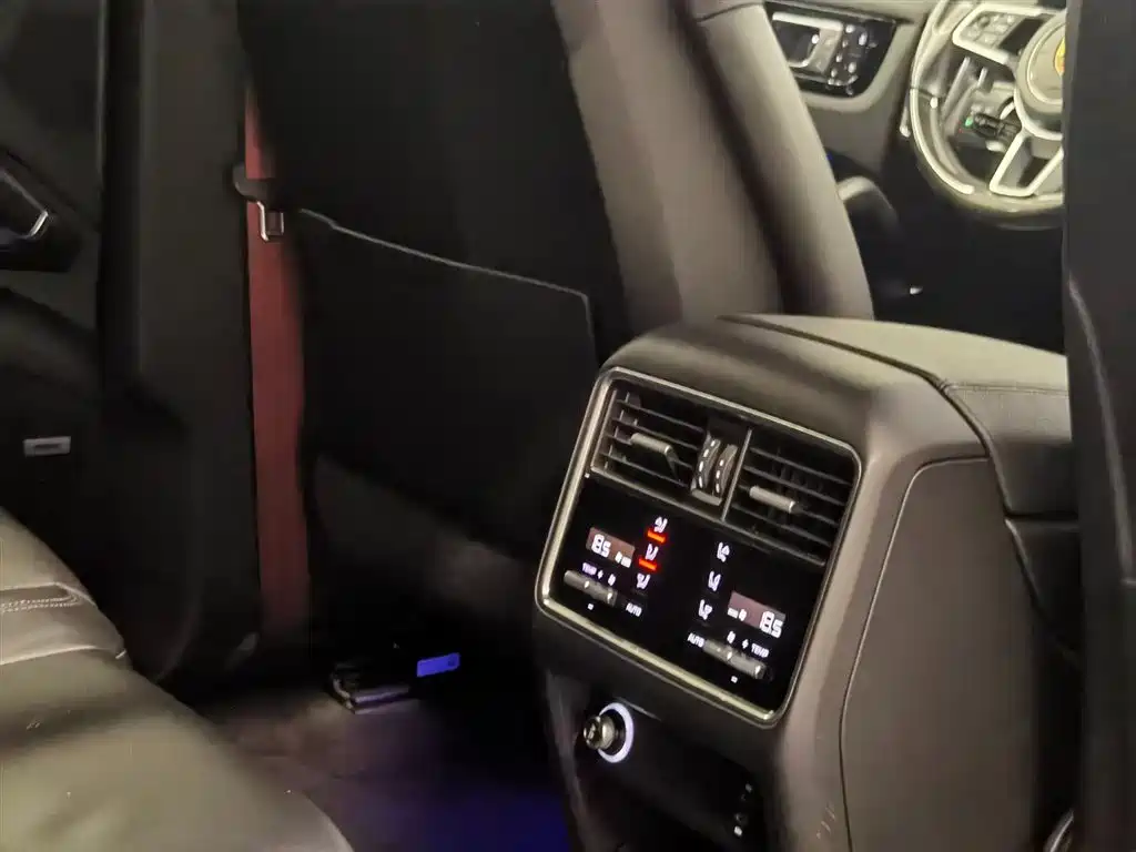 Porsche Cayenne — миниатюра 7