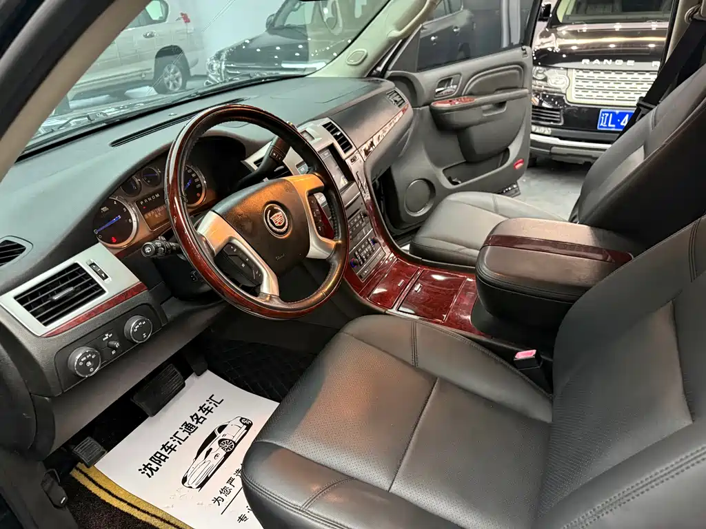 Cadillac Escalade — миниатюра 11