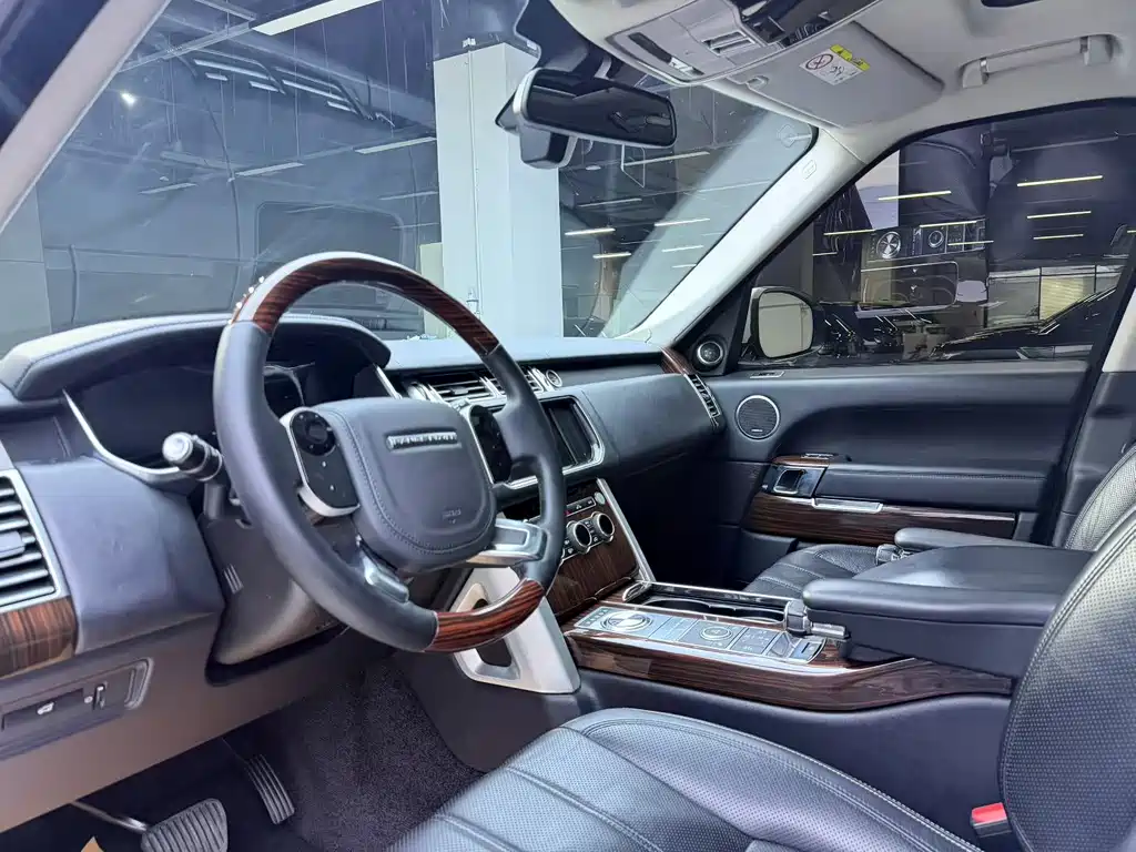 Land Rover Range Rover — миниатюра 4