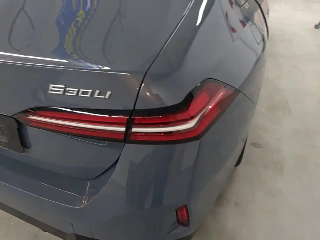 BMW 5 Series — миниатюра 8