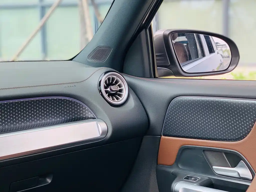 Mercedes-Benz GLB — миниатюра 19