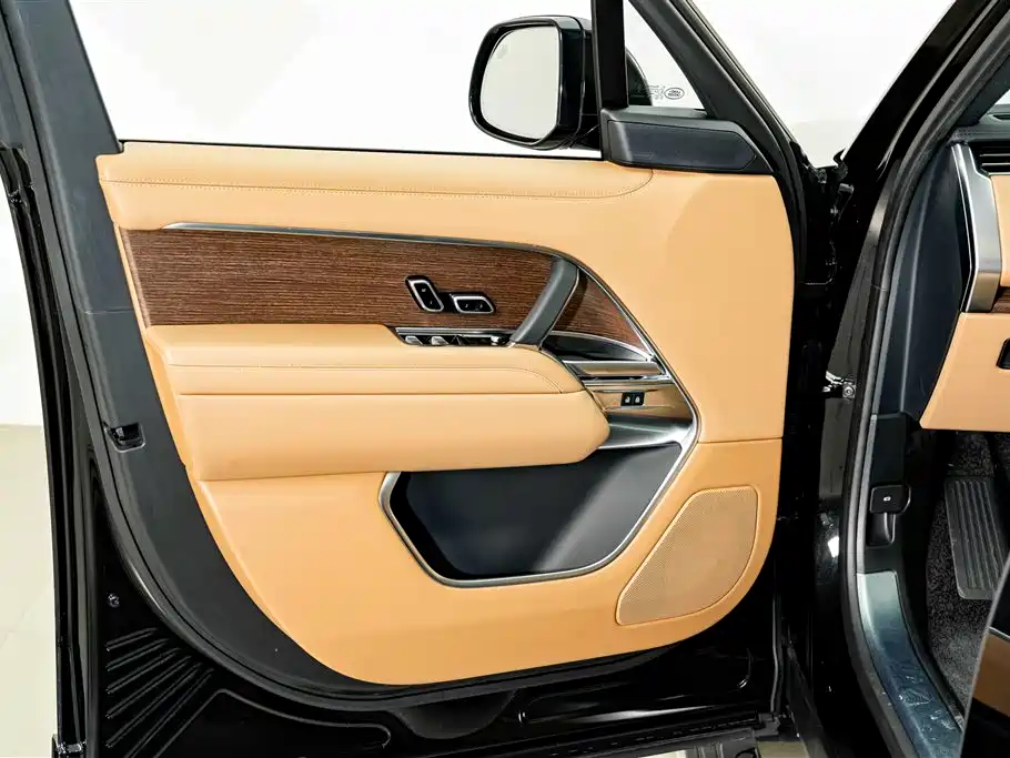 Land Rover Range Rover — миниатюра 17
