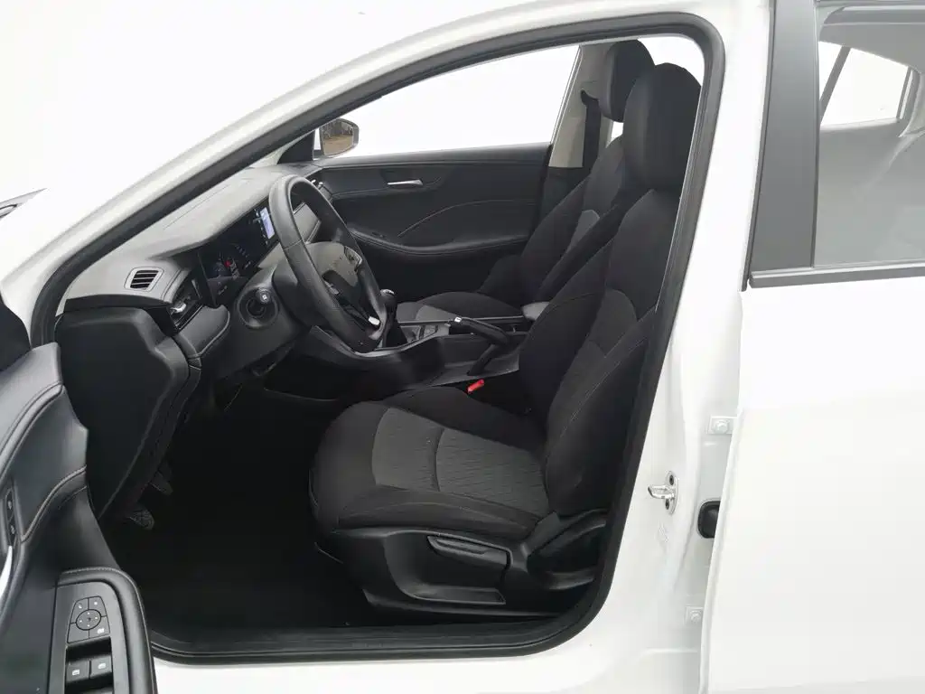 Roewe i5 — миниатюра 10