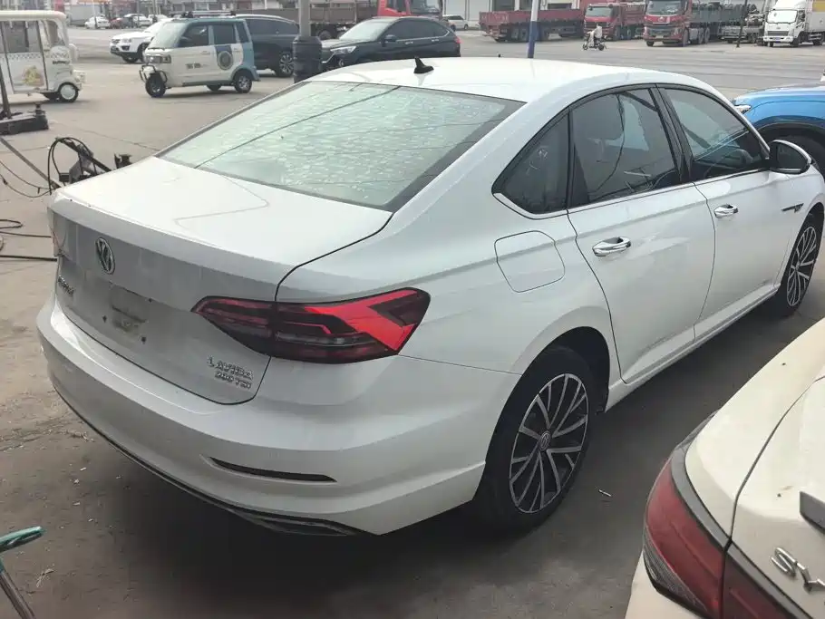 Volkswagen Lavida — миниатюра 3