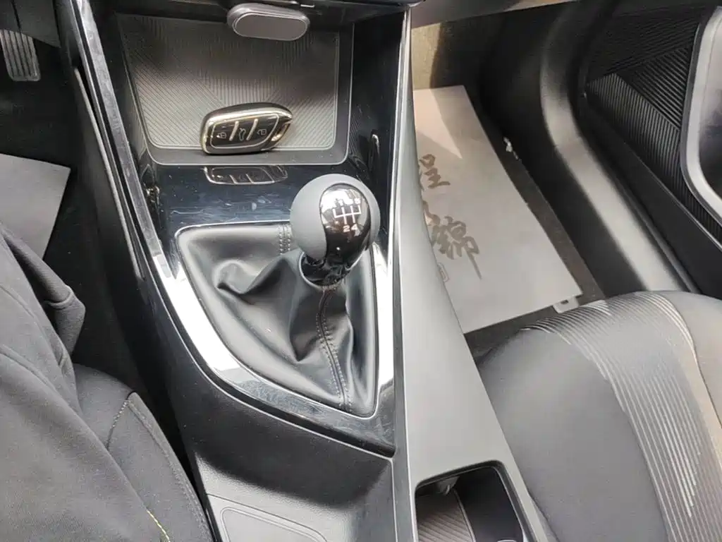 Roewe i5 — миниатюра 14