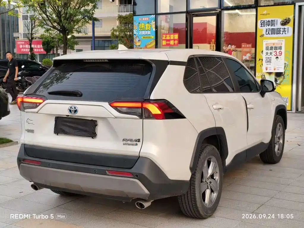 Toyota RAV4 — миниатюра 9