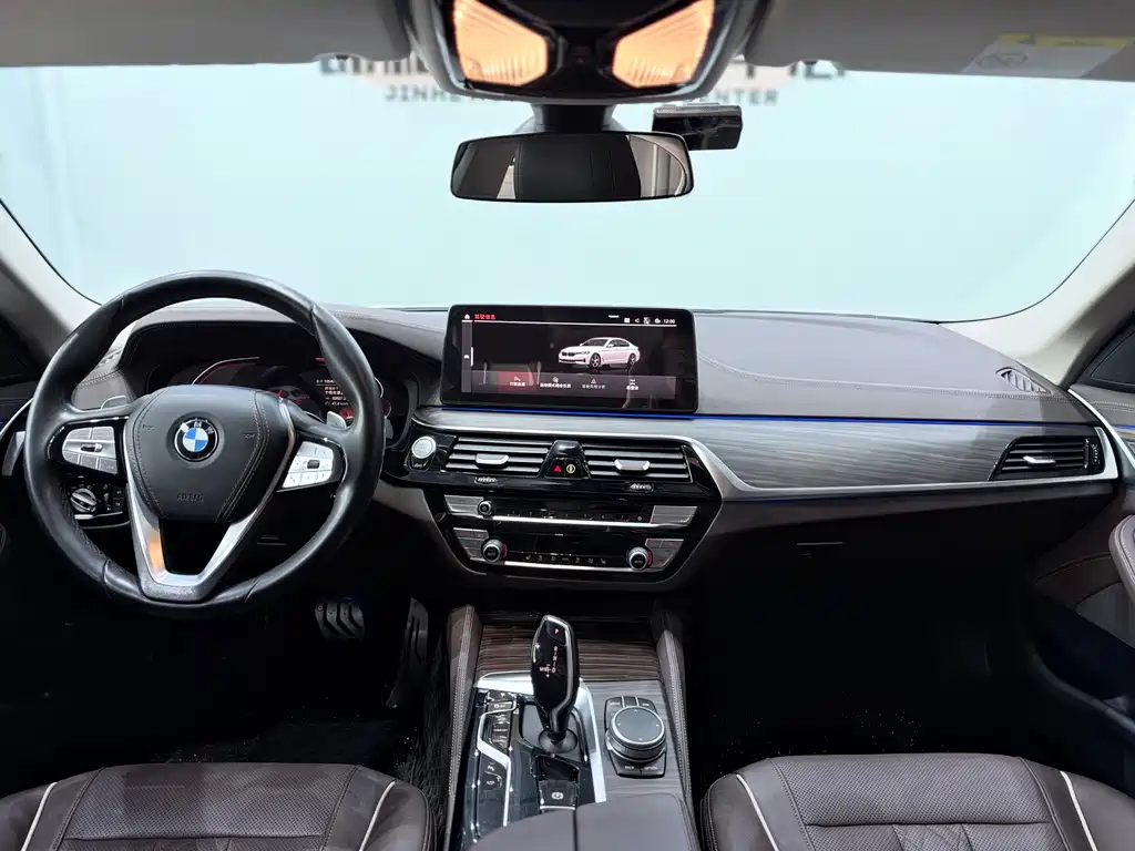 BMW 5 Series — миниатюра 9