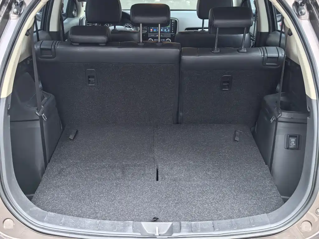 MITSUBISHI OUTLANDER