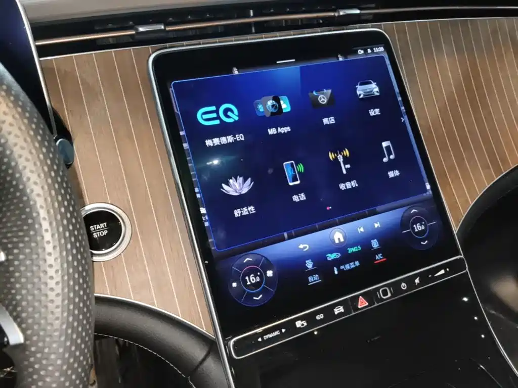 Mercedes-Benz EQE SUV — миниатюра 13