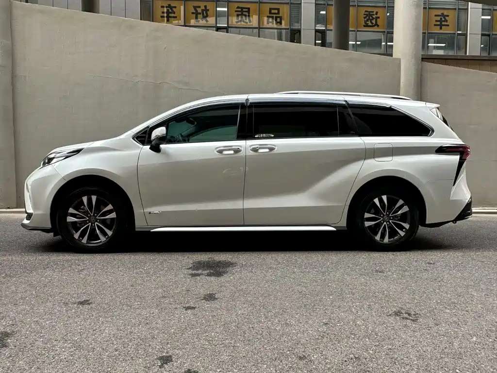 Toyota Granvia — миниатюра 3