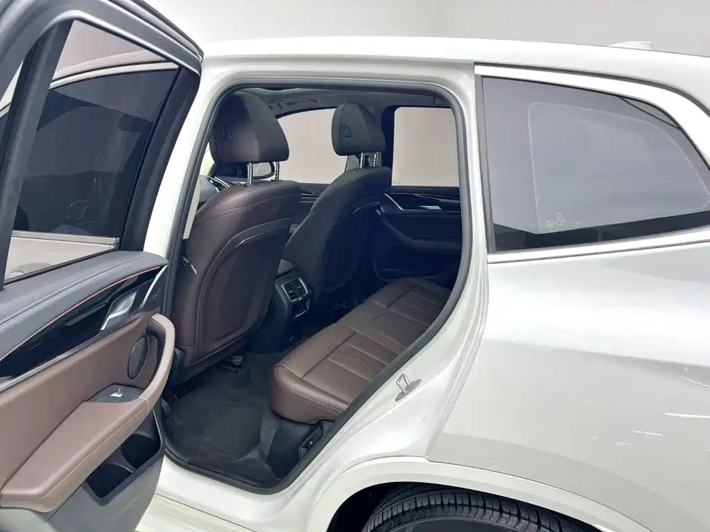 BMW iX3 — миниатюра 9