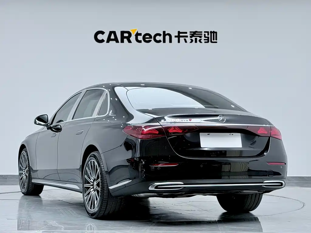 Mercedes-Benz E-Class — миниатюра 5